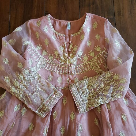 Women's Powder Coral Organza Gold Embroidery Yok Flare And Sleeves Peplum Top - Picture 14 of 14